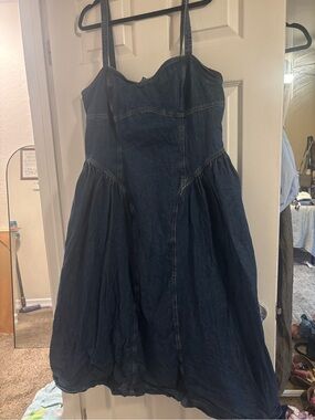 HM flattering denim dress